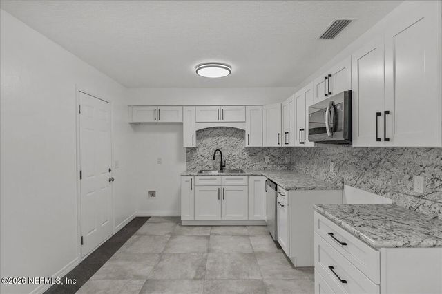 109 IVEY Road, San Mateo, FL 32187