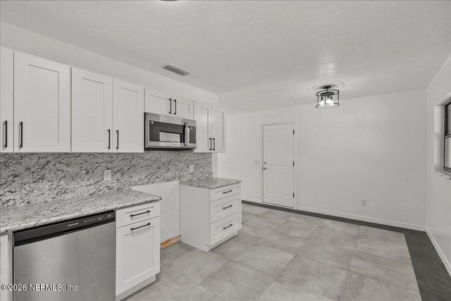 109 IVEY Road, San Mateo, FL 32187