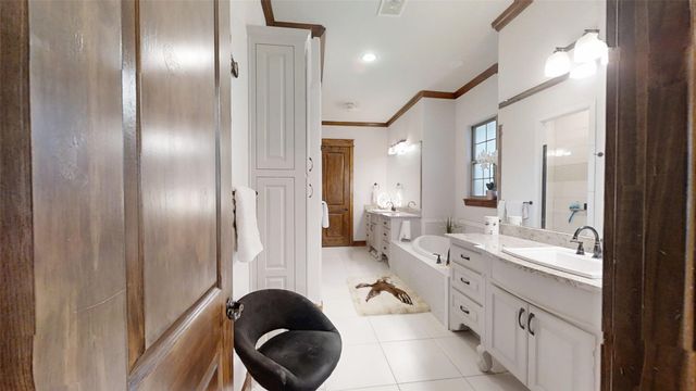 1012 Catalina Bay Boulevard, Granbury, TX 76048