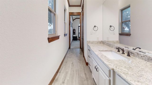 1012 Catalina Bay Boulevard, Granbury, TX 76048