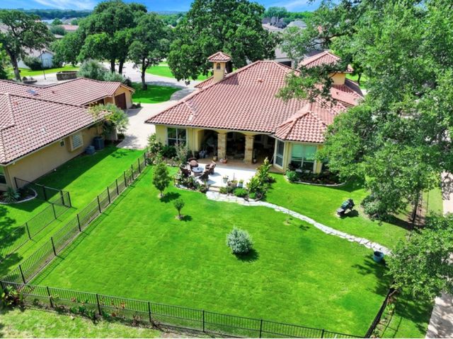 1012 Catalina Bay Boulevard, Granbury, TX 76048