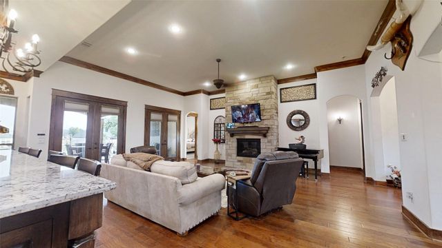 1012 Catalina Bay Boulevard, Granbury, TX 76048