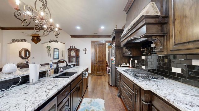 1012 Catalina Bay Boulevard, Granbury, TX 76048