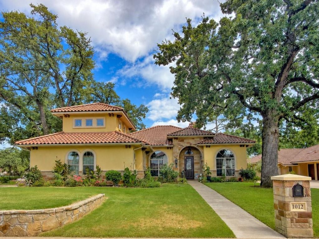 1012 Catalina Bay Boulevard, Granbury, TX 76048