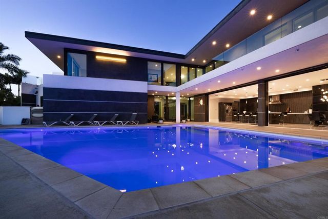 1095 Hoover Street, Carlsbad, CA 92008