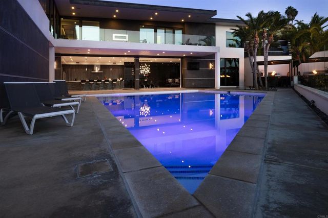 1095 Hoover Street, Carlsbad, CA 92008