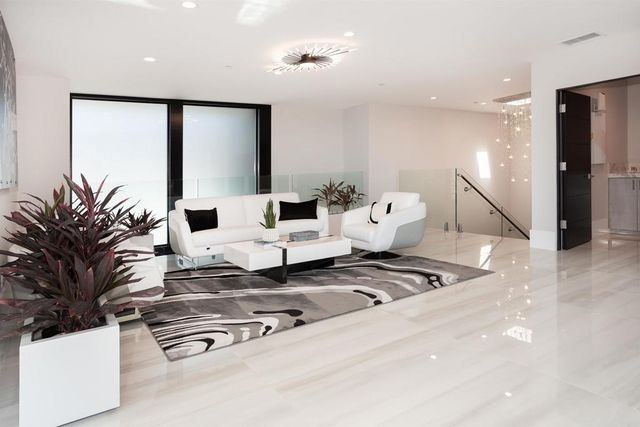 1095 Hoover Street, Carlsbad, CA 92008