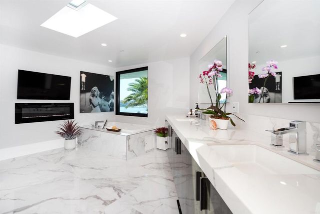 1095 Hoover Street, Carlsbad, CA 92008