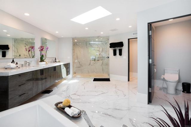 1095 Hoover Street, Carlsbad, CA 92008