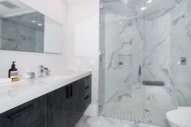 1095 Hoover Street, Carlsbad, CA 92008