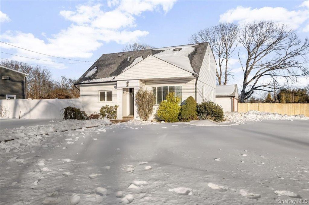 1347 Gardiner Drive, Bay Shore, NY 11706