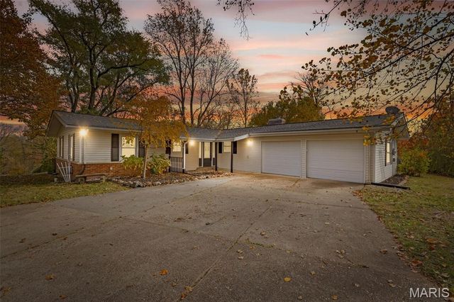 785 Golf Course Drive, Herculaneum, MO 63048