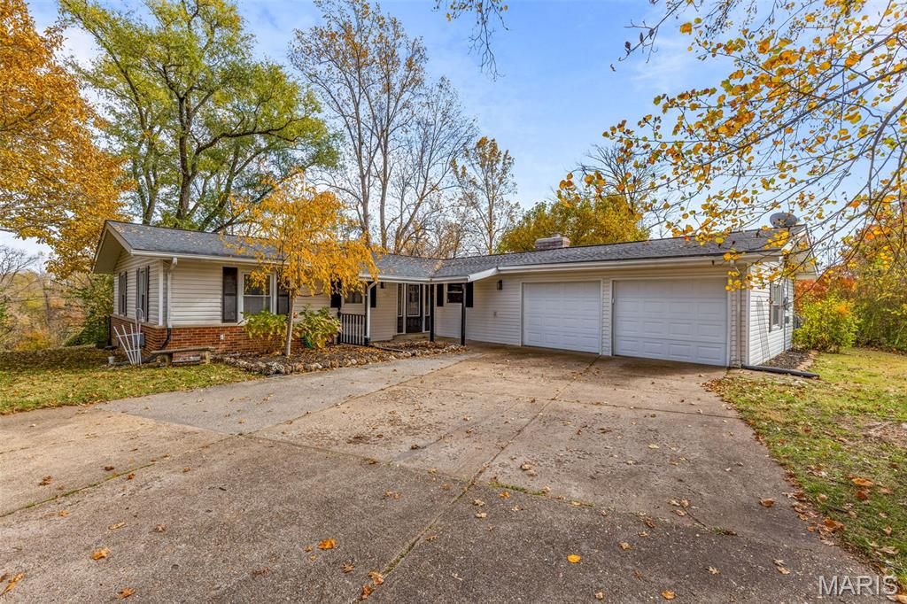 785 Golf Course Drive, Herculaneum, MO 63048