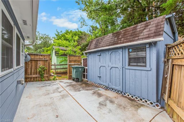 1870 Lantana Drive, Winston-salem, NC 27103