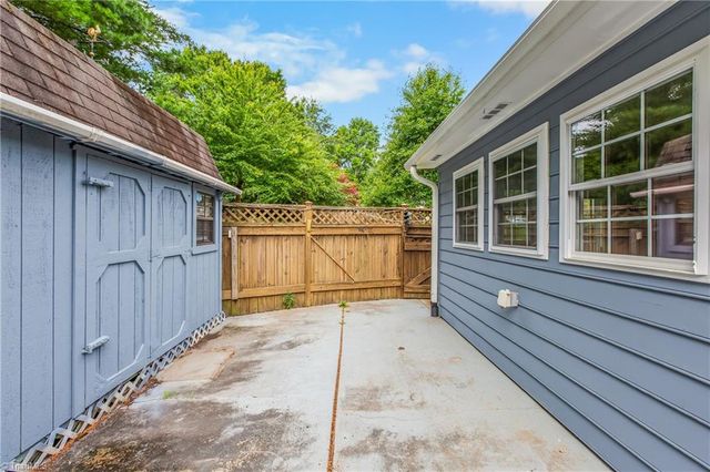 1870 Lantana Drive, Winston-salem, NC 27103