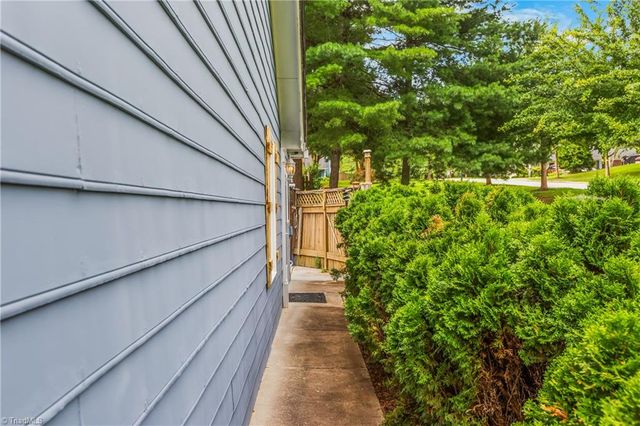 1870 Lantana Drive, Winston-salem, NC 27103