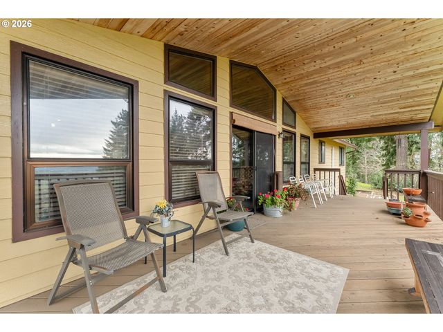 864 LARKSPUR Ln, Oakland, OR 97462