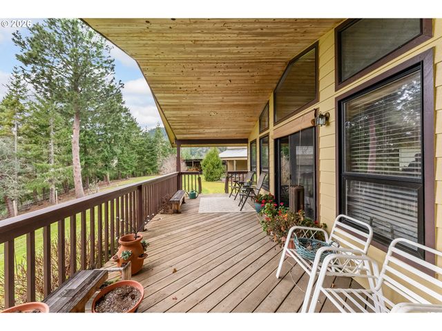 864 LARKSPUR Ln, Oakland, OR 97462