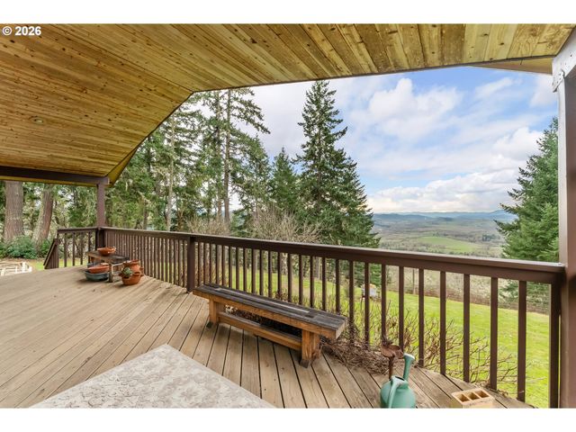 864 LARKSPUR Ln, Oakland, OR 97462