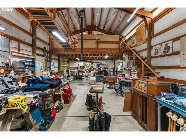 864 LARKSPUR Ln, Oakland, OR 97462