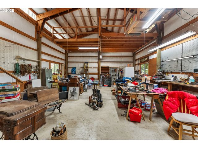 864 LARKSPUR Ln, Oakland, OR 97462