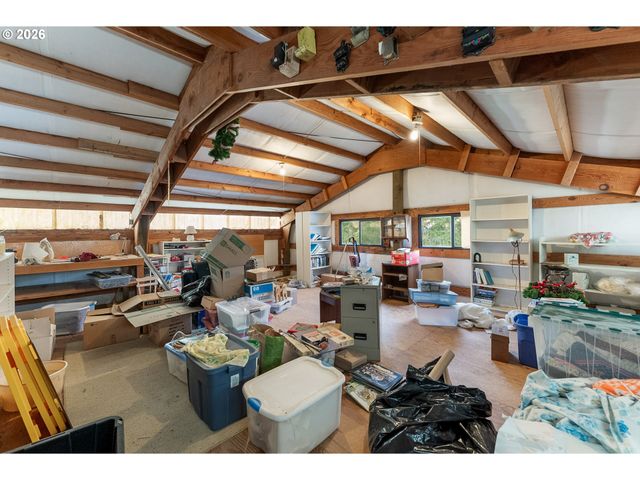 864 LARKSPUR Ln, Oakland, OR 97462