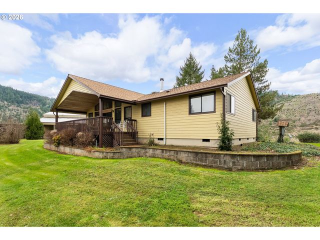 864 LARKSPUR Ln, Oakland, OR 97462