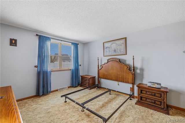6941 Rebecca Drive, Wheatfield, NY 14304