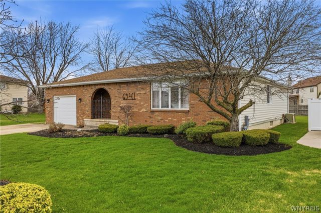 6941 Rebecca Drive, Wheatfield, NY 14304