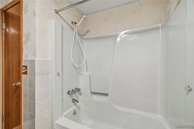 6941 Rebecca Drive, Wheatfield, NY 14304
