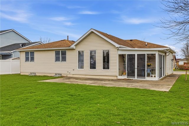 6941 Rebecca Drive, Wheatfield, NY 14304