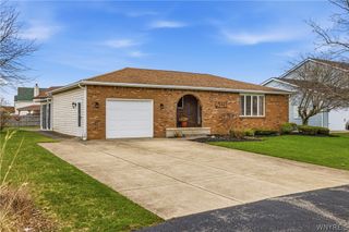 6941 Rebecca Drive, Wheatfield, NY 14304