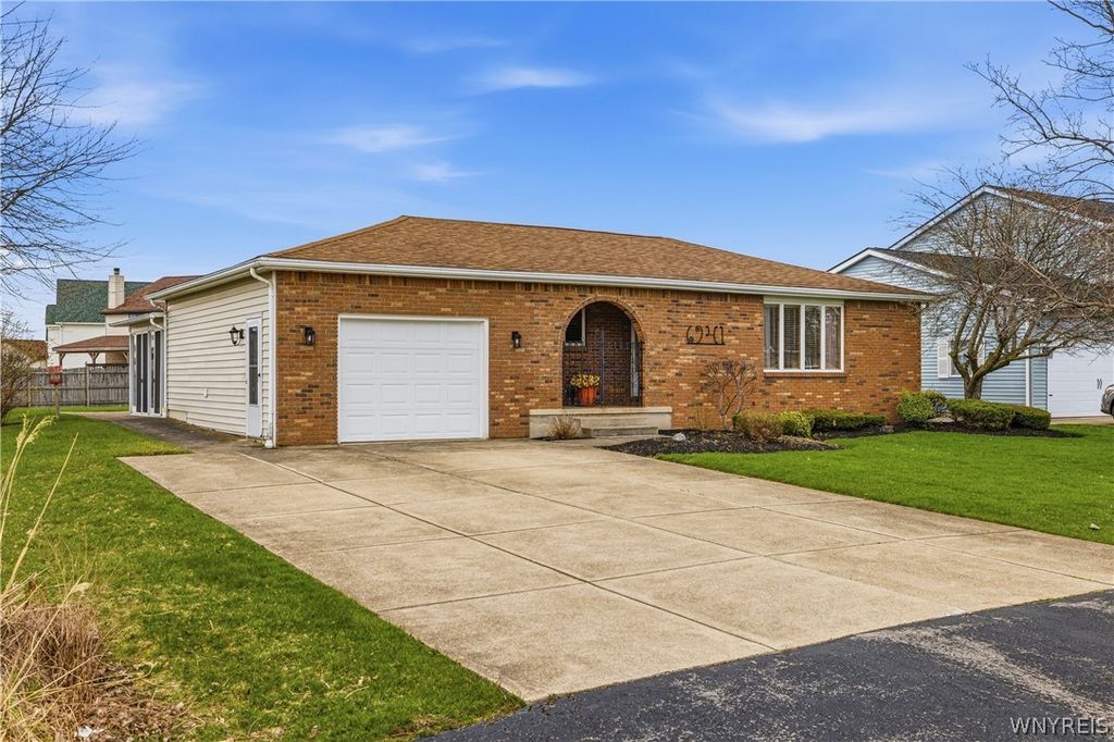 6941 Rebecca Drive, Wheatfield, NY 14304