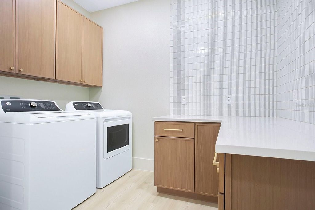 Image 13 of property listing at 10400 WOODWARD WINDS DRIVE, Orlando, FL 32827