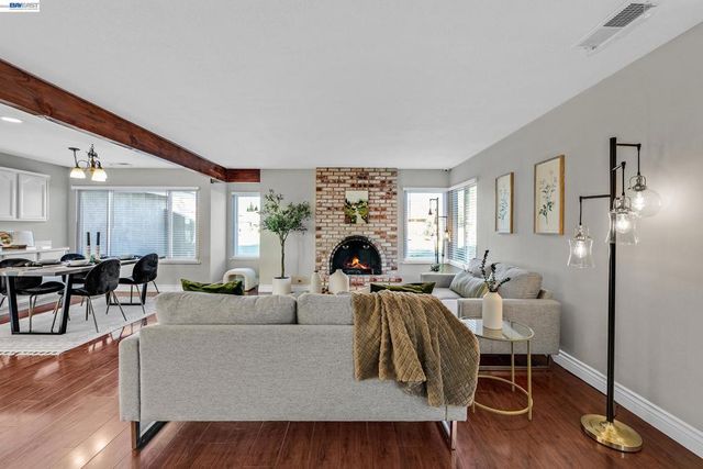 2376 Broadmoor St, Livermore, CA 94551