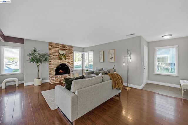 2376 Broadmoor St, Livermore, CA 94551