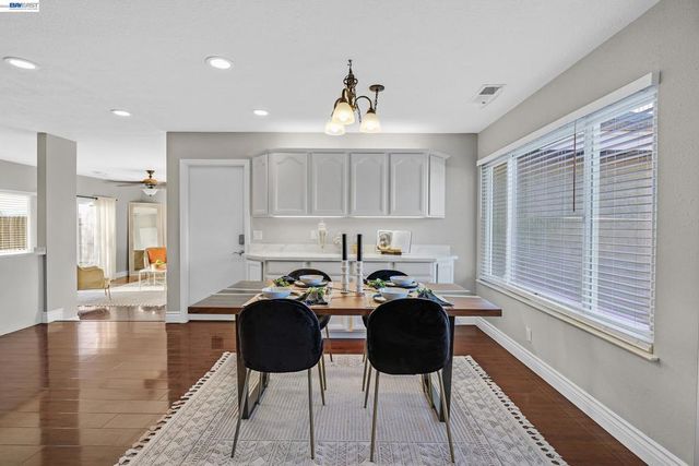 2376 Broadmoor St, Livermore, CA 94551