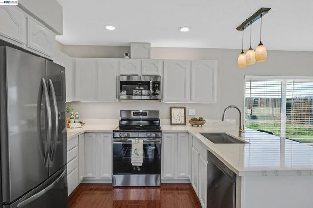 2376 Broadmoor St, Livermore, CA 94551