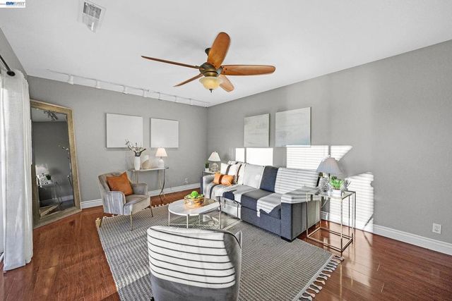 2376 Broadmoor St, Livermore, CA 94551