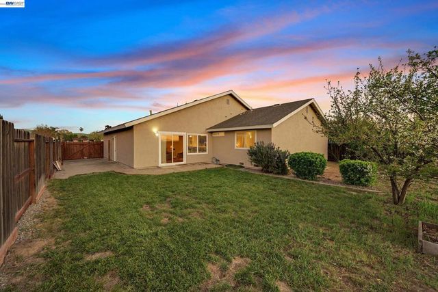 2376 Broadmoor St, Livermore, CA 94551