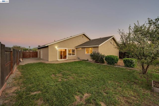 2376 Broadmoor St, Livermore, CA 94551