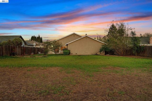 2376 Broadmoor St, Livermore, CA 94551