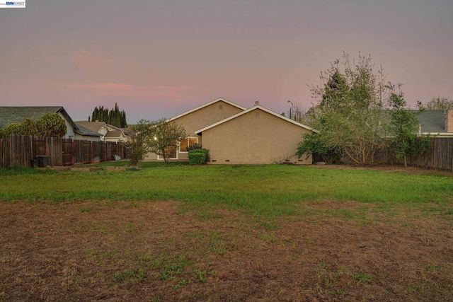 2376 Broadmoor St, Livermore, CA 94551