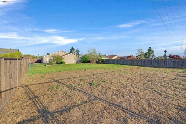 2376 Broadmoor St, Livermore, CA 94551