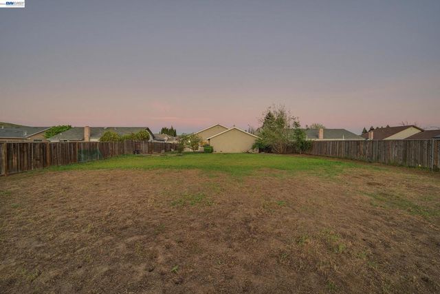 2376 Broadmoor St, Livermore, CA 94551