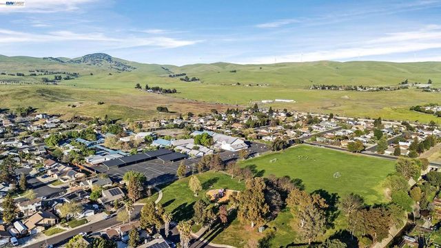 2376 Broadmoor St, Livermore, CA 94551