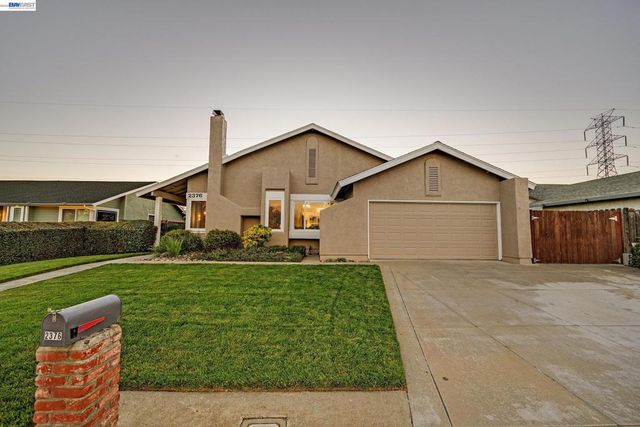 2376 Broadmoor St, Livermore, CA 94551