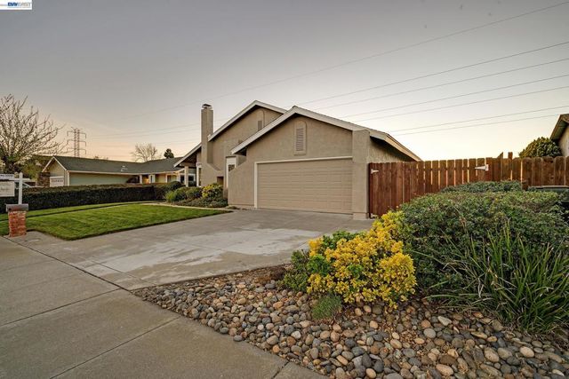 2376 Broadmoor St, Livermore, CA 94551