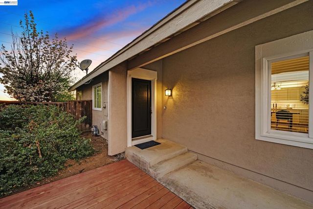 2376 Broadmoor St, Livermore, CA 94551