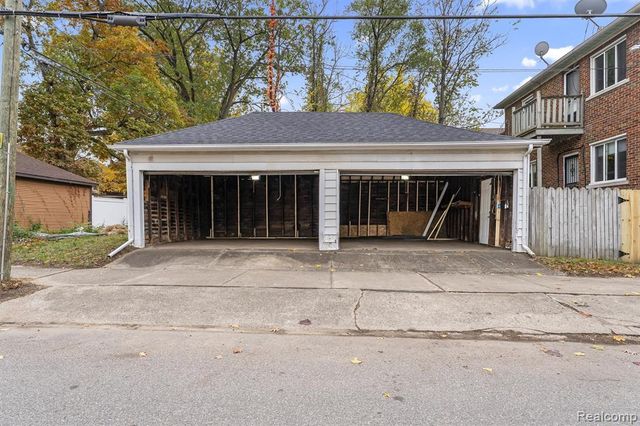 17614 Roselawn Street, Detroit, MI 48221